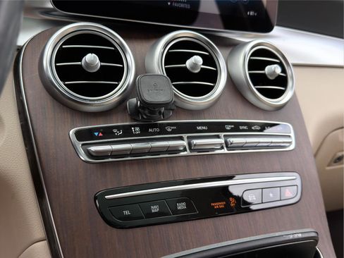 Used 2022 Mercedes-Benz GLC 300 4MATIC image 17