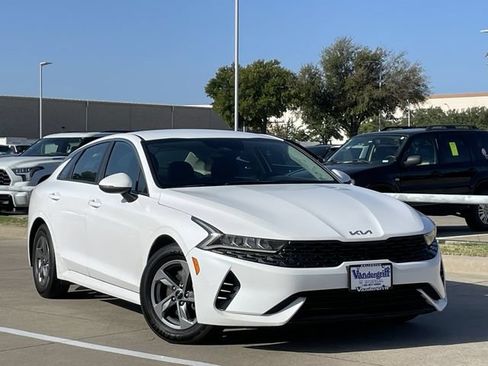 Used 2022 Kia K5 LXS FWD image 2