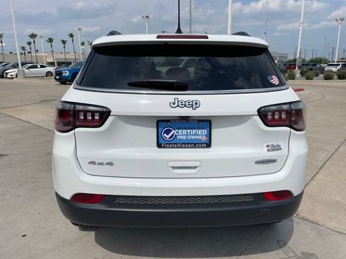 Used 2025 Jeep Compass Latitude AWD/4WD image 4