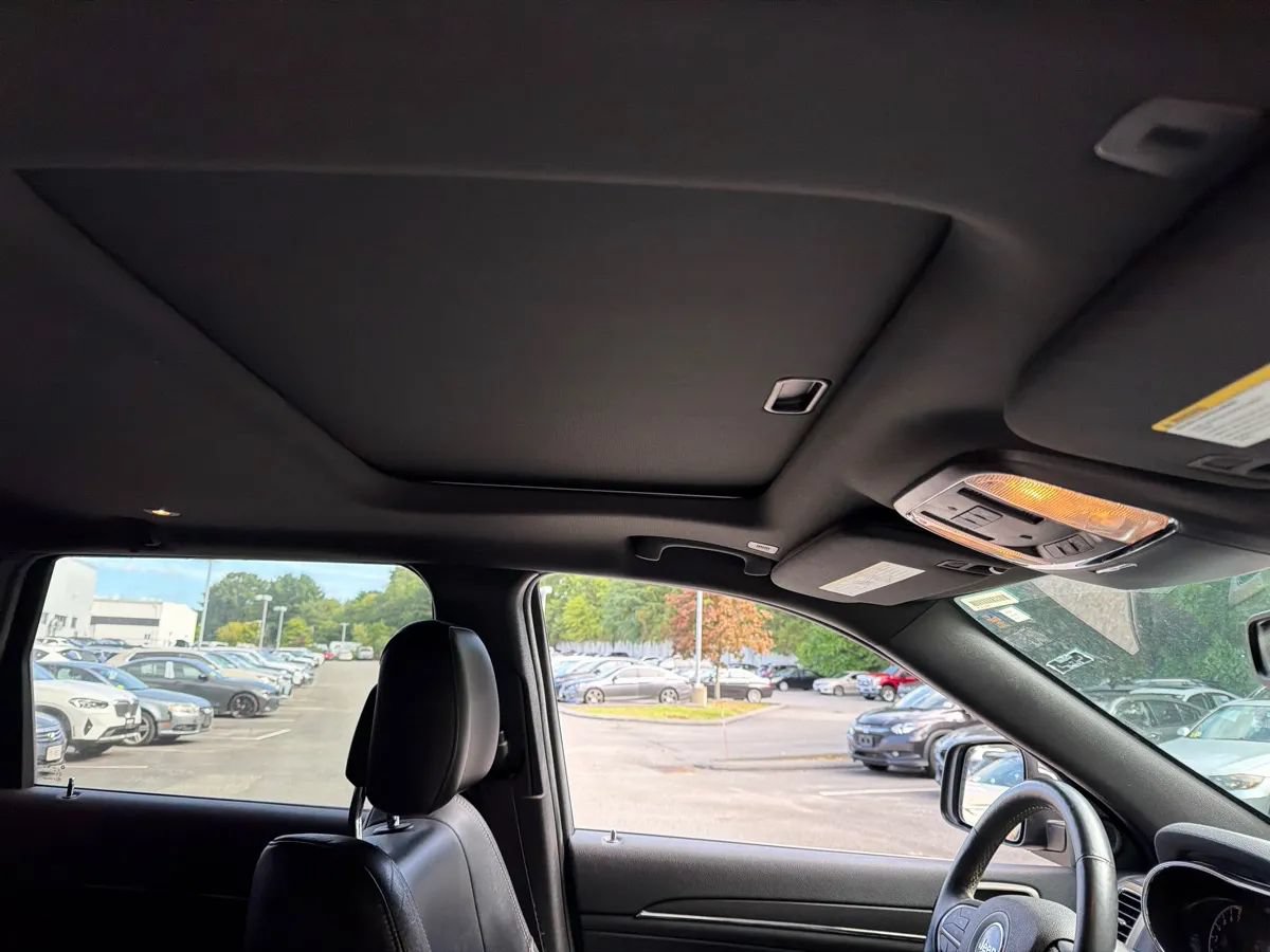 Used 2017 Jeep Grand Cherokee Limited AWD/4WD image 8