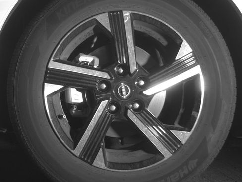 Used 2025 Nissan Sentra SV FWD image 12