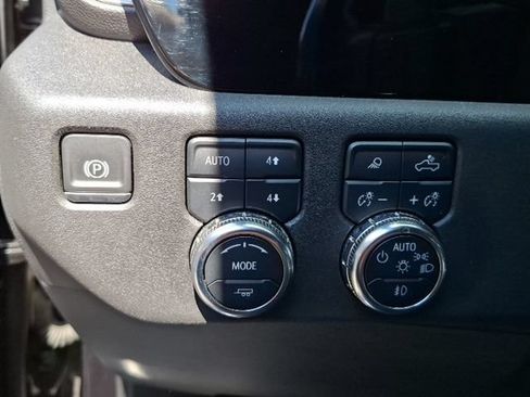 Used 2022 GMC Sierra 1500 SLT w/ SLT Premium Plus Package AWD/4WD image 18