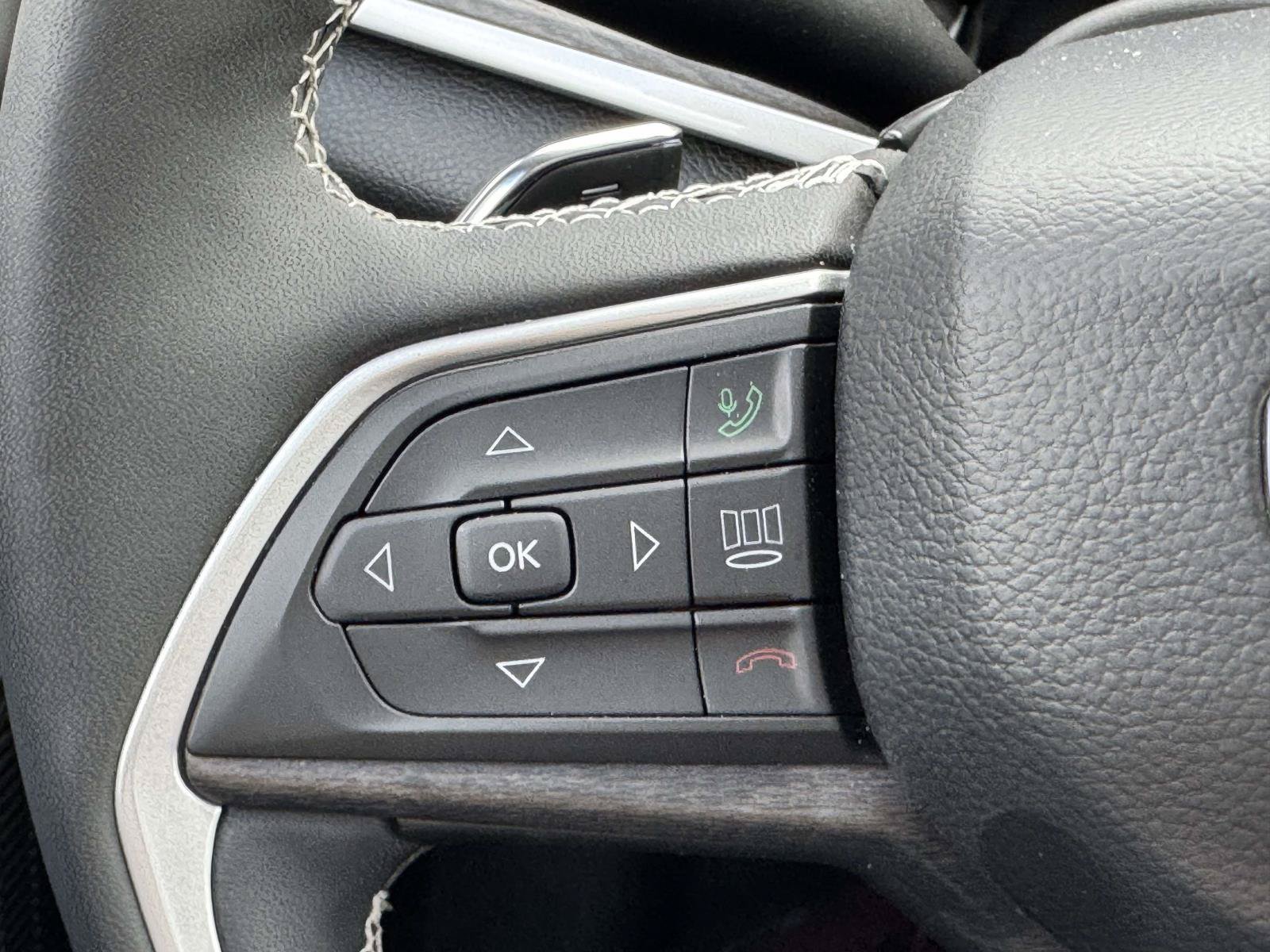 Used 2023 Jeep Grand Cherokee L Limited w/ Luxury Tech Group II AWD/4WD image 25
