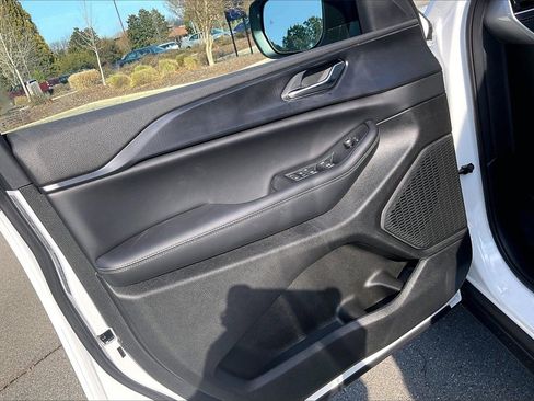 New 2025 Jeep Grand Cherokee L Laredo w/ Luxury Tech Group I image 28