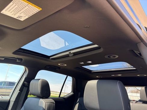 Used 2023 Chevrolet Traverse LT w/ LT Premium Package image 27