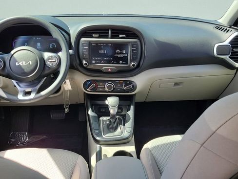 Used 2025 Kia Soul LX w/ LX Technology Package FWD image 18