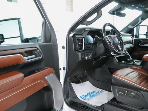 Used 2024 GMC Sierra 2500 Denali Ultimate w/ Max Trailering Package AWD/4WD image 3