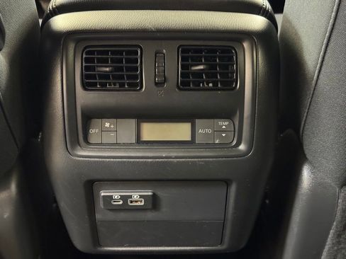 Used 2020 Nissan Pathfinder S image 17