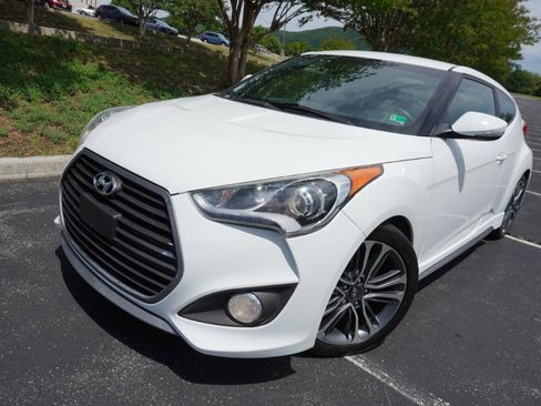 Used 2016 Hyundai Veloster Turbo FWD image 10