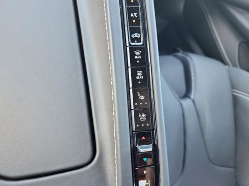 Used 2025 Chevrolet Corvette 3LT 2dr Stingray Conv w/ Z51 Performance Package image 19