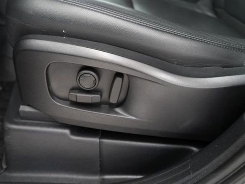 Used 2024 Land Rover Defender 110 S image 32