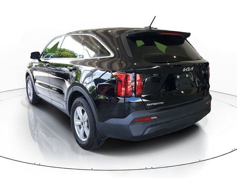 Used 2023 Kia Sorento LX FWD image 4