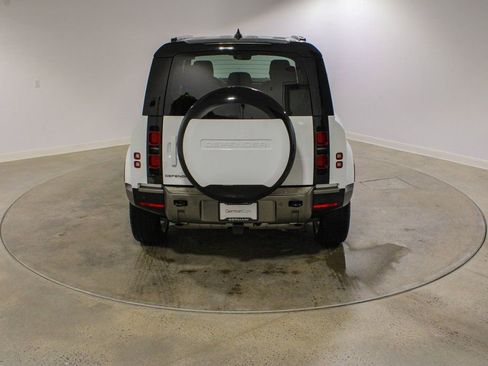 Used 2024 Land Rover Defender 110 X-Dynamic SE image 4