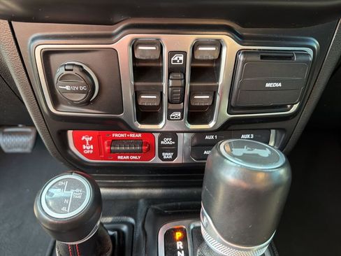 Used 2021 Jeep Wrangler Unlimited Rubicon AWD/4WD image 37