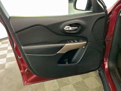 Used 2017 Jeep Cherokee Latitude FWD image 15