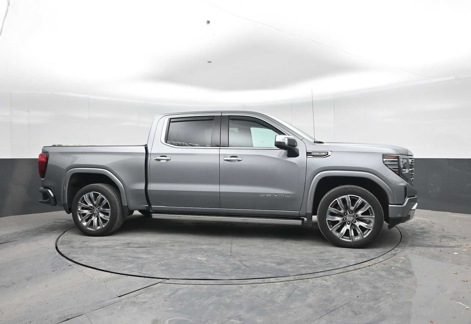 Used 2025 GMC Sierra 1500 Denali w/ Denali Reserve Package AWD/4WD image 9