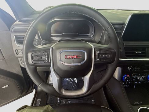 Used 2024 GMC Yukon SLT w/ SLT Luxury Package RWD image 13