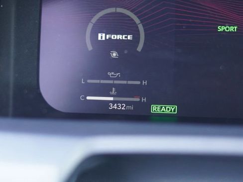 Used 2025 Toyota 4Runner Trailhunter image 30