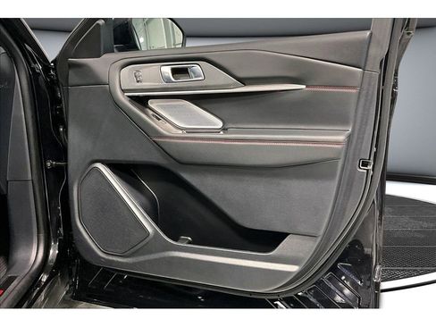 Used 2025 Ford Explorer ST image 26