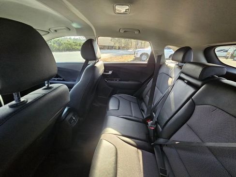 Used 2022 Kia Niro EX image 10