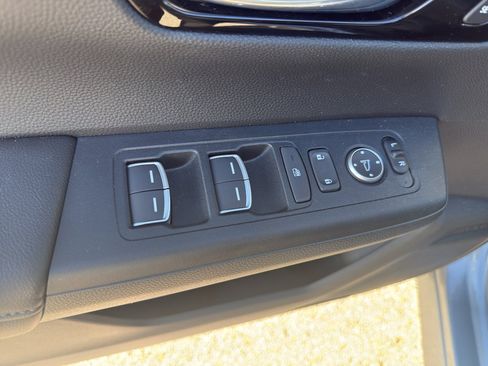 Used 2025 Honda CR-V EX-L image 10