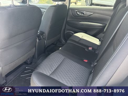 Used 2019 Nissan Rogue S w/ Special Edition Package FWD image 12