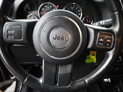 Used 2014 Jeep Wrangler Unlimited Sahara w/ Dual Top Group AWD/4WD image 17