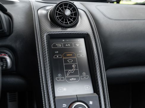 Used 2016 McLaren 675LT Spider image 28