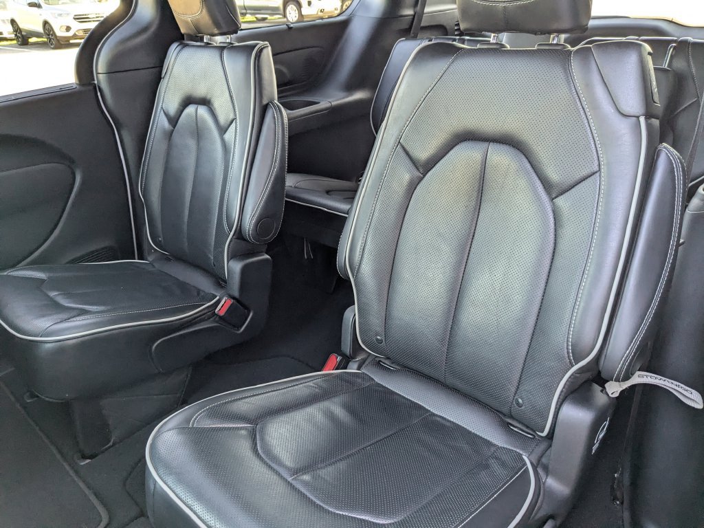 Used 2025 Chrysler Pacifica Limited FWD image 28
