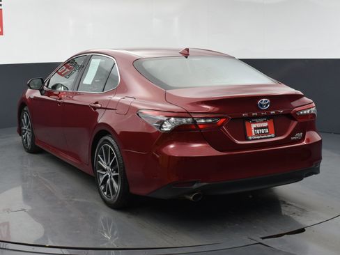 Used 2021 Toyota Camry XLE w/ Cold Weather Package image 3
