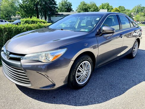 Used 2016 Toyota Camry LE FWD image 9