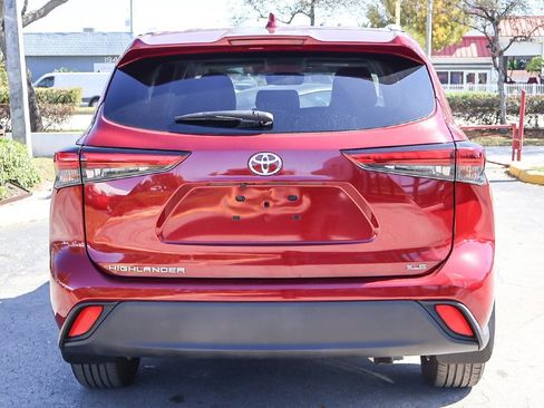 Used 2023 Toyota Highlander XLE image 12