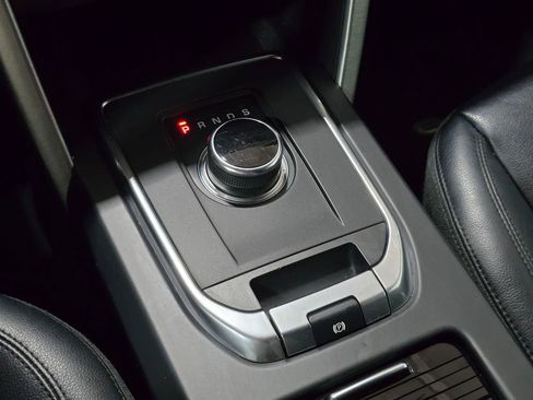 Used 2019 Land Rover Discovery Sport SE image 15