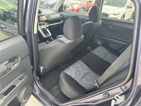 Used 2012 Scion xB FWD image 32