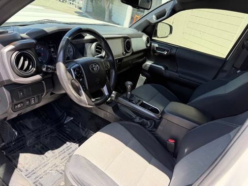 Used 2022 Toyota Tacoma TRD Sport w/ Technology Package AWD/4WD image 2