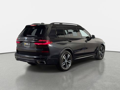 Used 2024 BMW X7 xDrive40i w/ M Sport Package AWD/4WD image 3