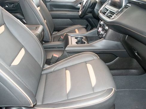 Used 2024 GMC Yukon AT4 w/ AT4 Premium Package AWD/4WD image 10