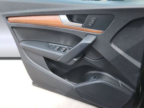 Used 2021 Audi Q5 Premium image 17