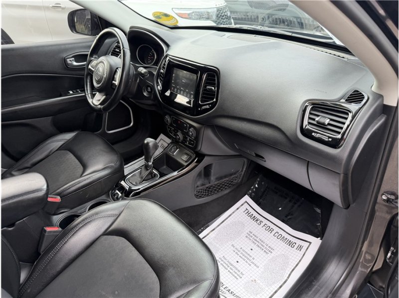 Used 2019 Jeep Compass Latitude FWD image 29