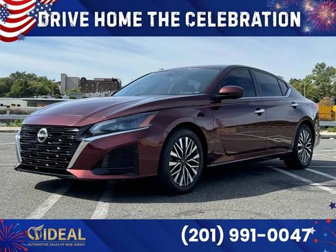 Used 2024 Nissan Altima 2.5 SV FWD image 1