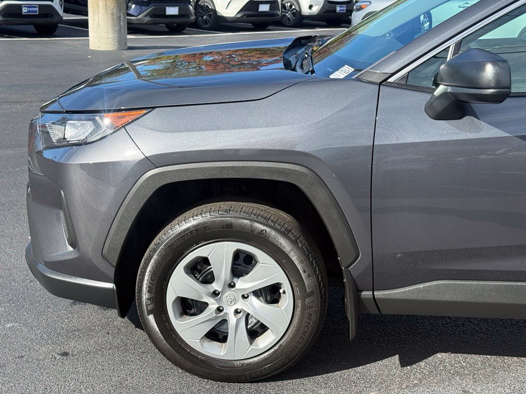 Certified 2022 Toyota RAV4 LE AWD/4WD image 2