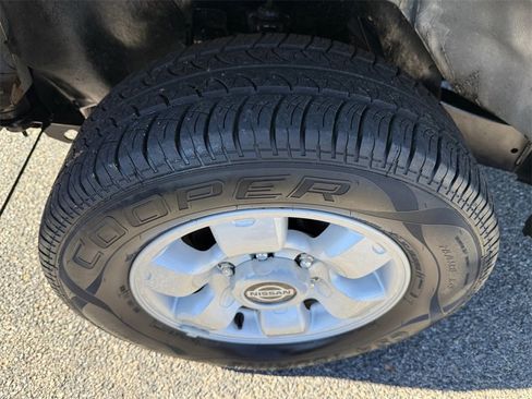 Used 1998 Nissan Frontier XE image 10