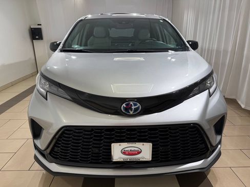 Used 2025 Toyota Sienna XSE w/ XSE Plus Package AWD/4WD image 8