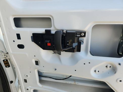 Used 2015 Chevrolet Express 2500 RWD image 14