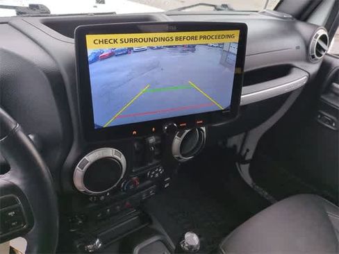 Used 2015 Jeep Wrangler Unlimited Sahara w/ Connectivity Group image 30