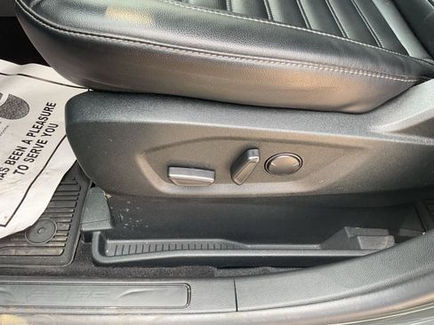 Used 2022 Ford Edge SEL image 11