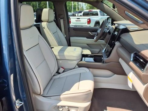 Used 2025 GMC Yukon Denali w/ Denali Reserve Package image 25