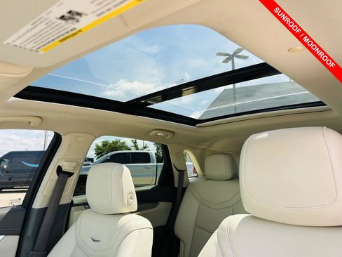 Used 2020 Cadillac XT5 Premium Luxury w/ LPO, Floor Liner Package FWD image 4