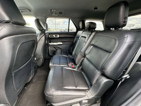 Used 2020 Ford Explorer XLT w/ Equipment Group 202A RWD image 4