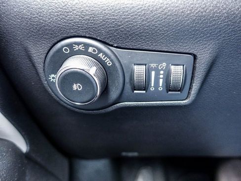 Used 2023 Jeep Compass Limited image 23